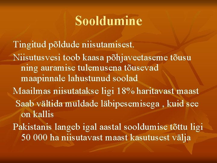 Sooldumine Tingitud põldude niisutamisest. Niisutusvesi toob kaasa põhjaveetaseme tõusu ning auramise tulemusena tõusevad maapinnale