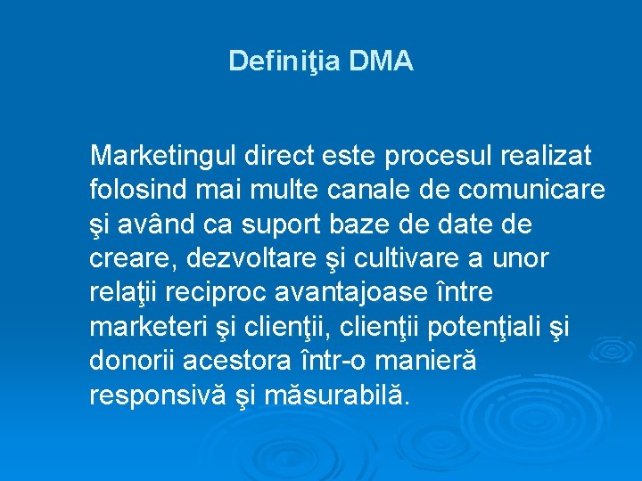 Definiţia DMA Marketingul direct este procesul realizat folosind mai multe canale de comunicare şi
