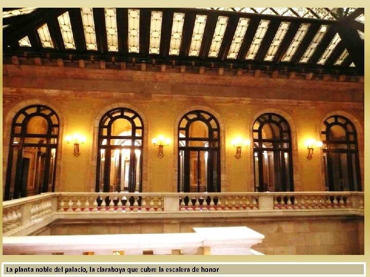 La planta noble del palacio, la claraboya que cubre la escalera de honor 