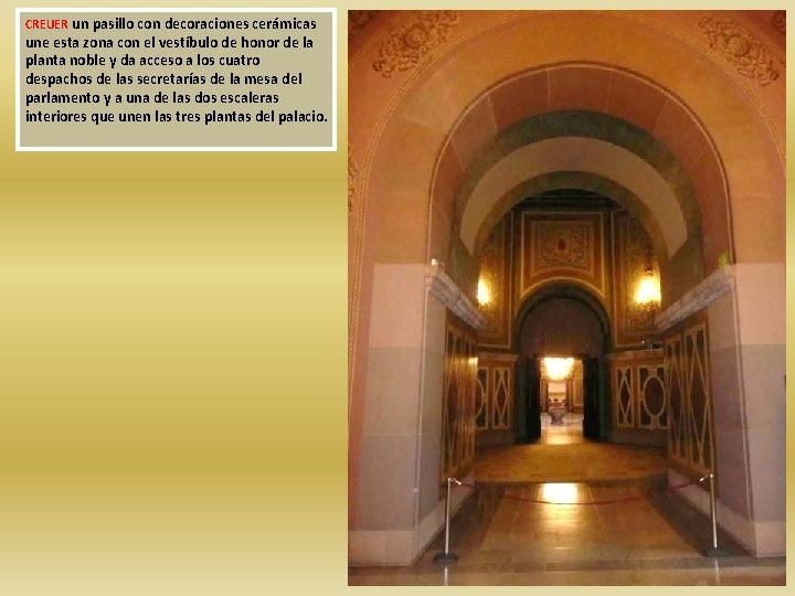 CREUER un pasillo con decoraciones cerámicas une esta zona con el vestíbulo de honor