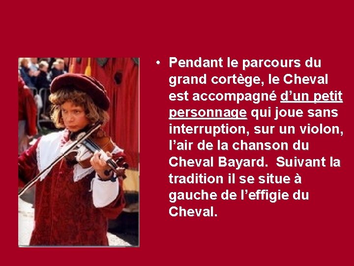  • Pendant le parcours du grand cortège, le Cheval est accompagné d’un petit