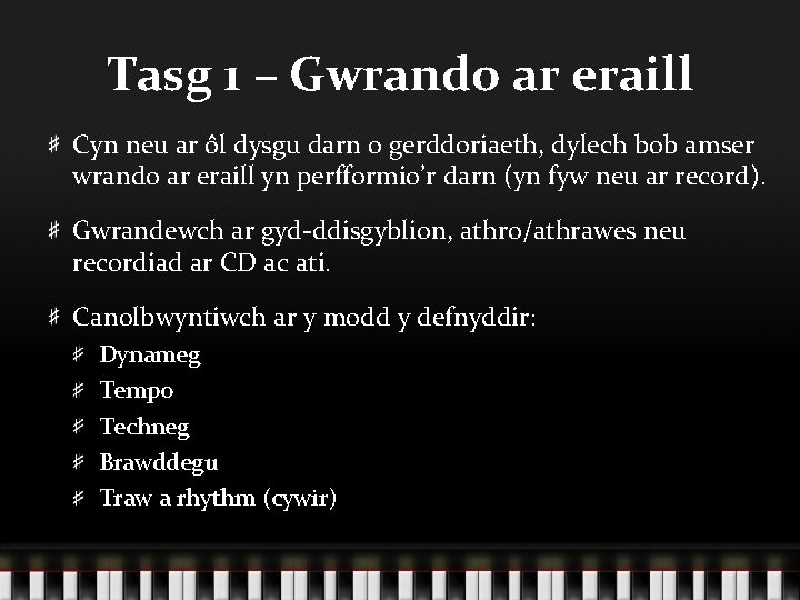 Tasg 1 – Gwrando ar eraill Cyn neu ar ôl dysgu darn o gerddoriaeth,