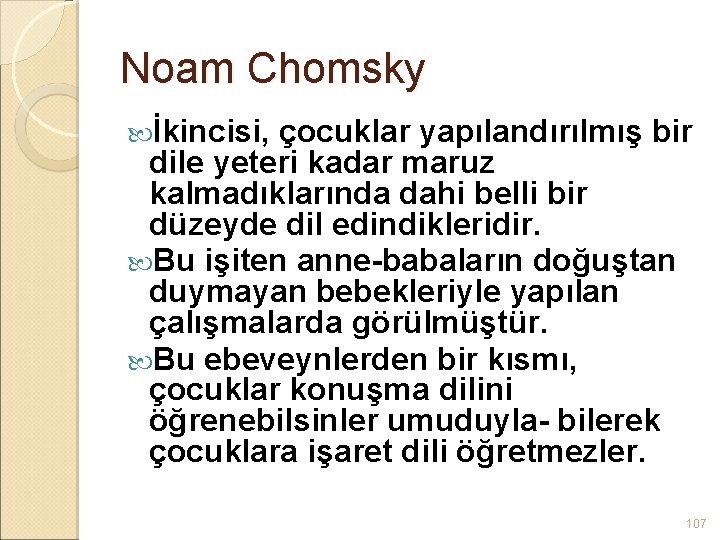 Noam Chomsky İkincisi, çocuklar yapılandırılmış bir dile yeteri kadar maruz kalmadıklarında dahi belli bir