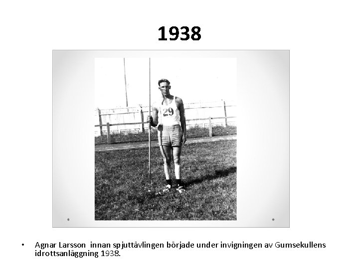 1938 • Agnar Larsson innan spjuttävlingen började under invigningen av Gumsekullens idrottsanläggning 1938. 
