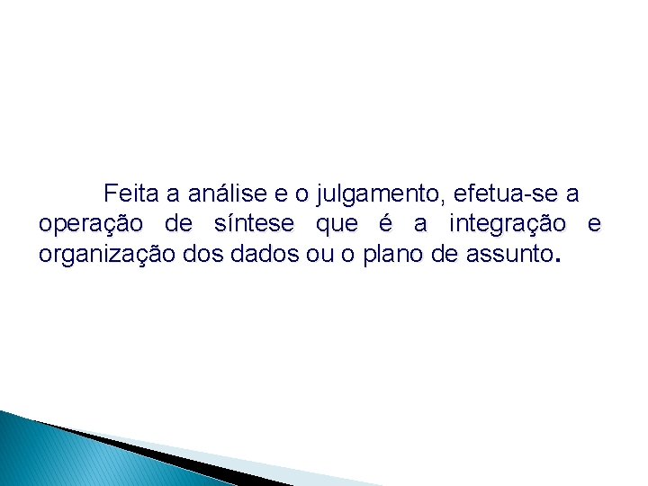 Feita a análise e o julgamento, efetua-se a operação de síntese que é a