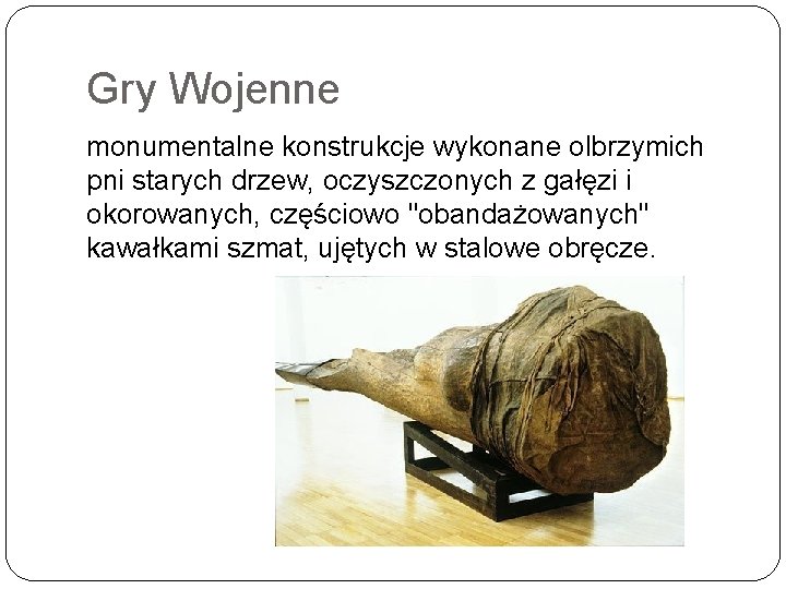Gry Wojenne monumentalne konstrukcje wykonane olbrzymich pni starych drzew, oczyszczonych z gałęzi i okorowanych,