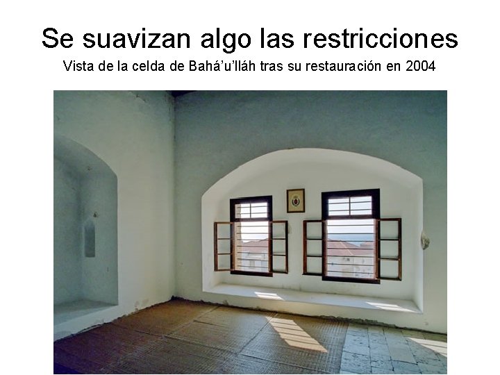 Se suavizan algo las restricciones Vista de la celda de Bahá’u’lláh tras su restauración