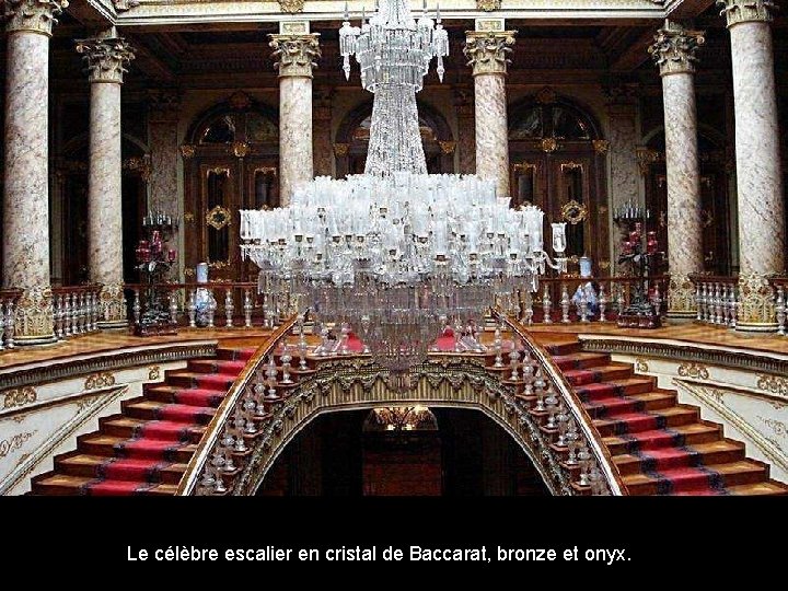 Le célèbre escalier en cristal de Baccarat, bronze et onyx. 