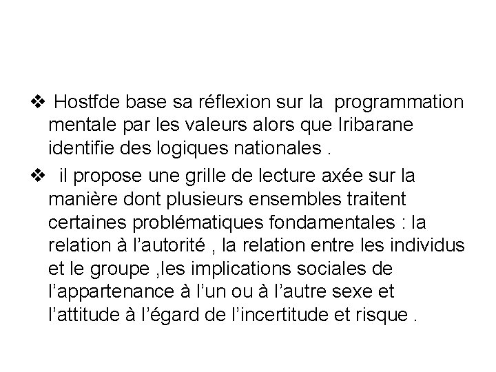 v Hostfde base sa réflexion sur la programmation mentale par les valeurs alors que