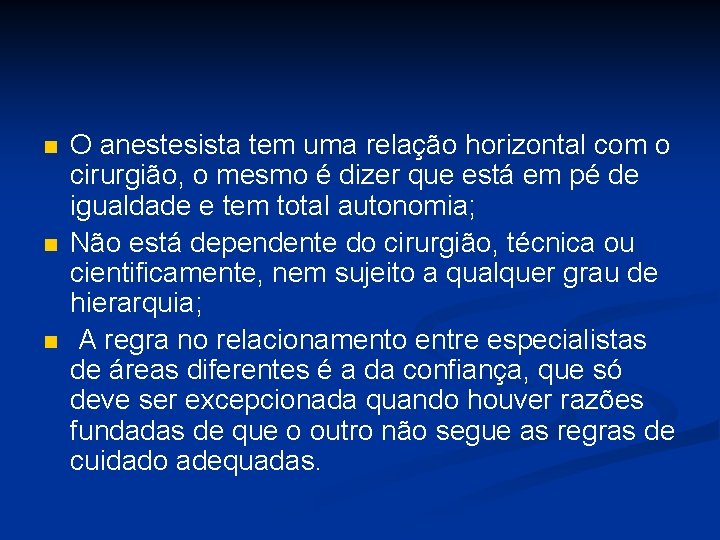 n n n O anestesista tem uma relação horizontal com o cirurgião, o mesmo