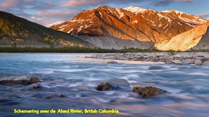 Schemering over de Alsed Rivier, British Colombia 