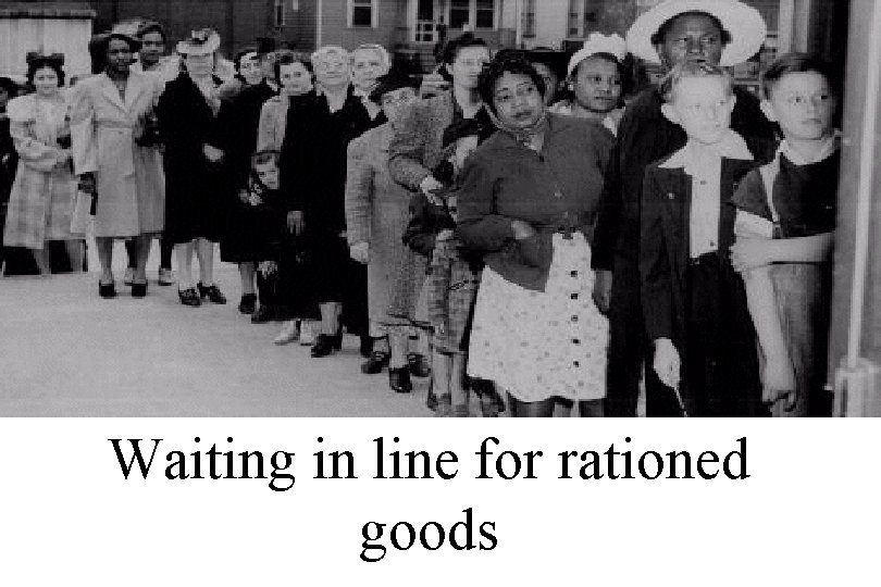 Waiting in line for rationed goods 