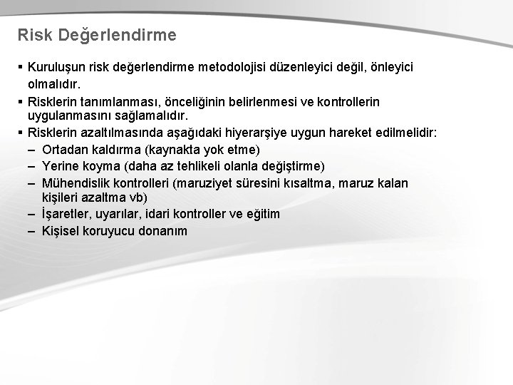 Risk Değerlendirme § Kuruluşun risk değerlendirme metodolojisi düzenleyici değil, önleyici olmalıdır. § Risklerin tanımlanması,