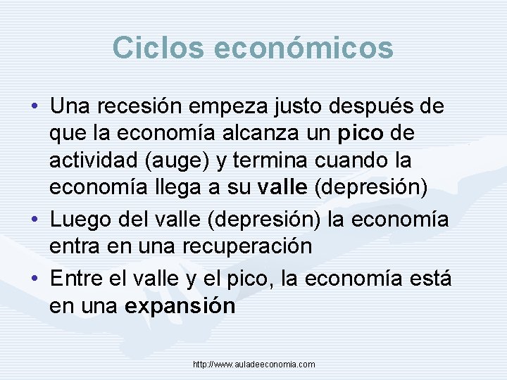 Ciclos económicos • Una recesión empeza justo después de que la economía alcanza un