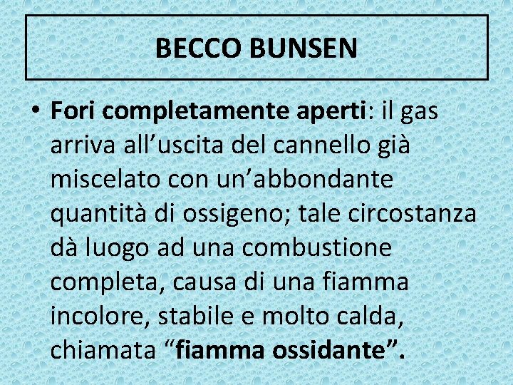 BECCO BUNSEN • Fori completamente aperti: il gas arriva all’uscita del cannello già miscelato