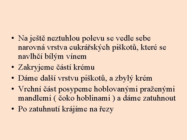  • Na ještě neztuhlou polevu se vedle sebe narovná vrstva cukrářských piškotů, které