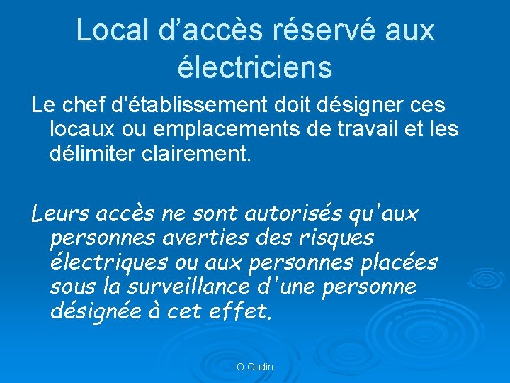 Local d’accès réservé aux électriciens Le chef d'établissement doit désigner ces locaux ou emplacements