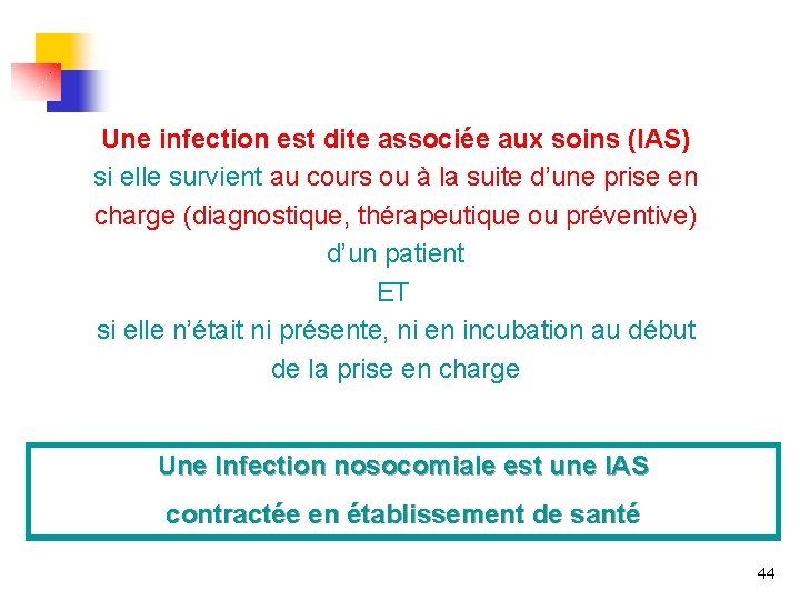 Une infection est dite associée aux soins (IAS) si elle survient au cours ou
