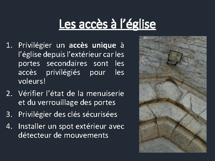 Les accès à l’église 1. Privilégier un accès unique à l’église depuis l’extérieur car