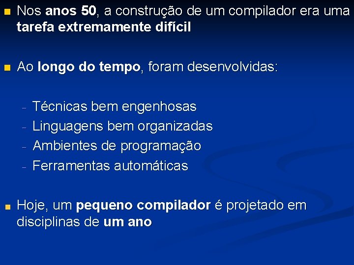 n Nos anos 50, a construção de um compilador era uma tarefa extremamente difícil