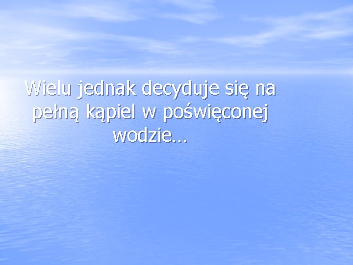 Wielu jednak decyduje się na pełną kąpiel w poświęconej wodzie… 