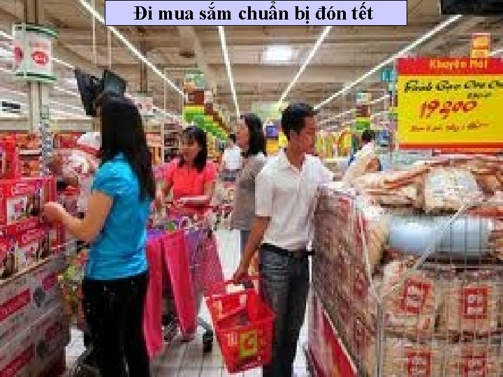 Đi mua sắm chuẩn bị đón tết 