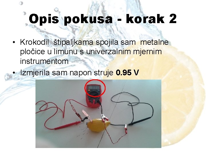 Opis pokusa - korak 2 • Krokodil štipaljkama spojila sam metalne pločice u limunu