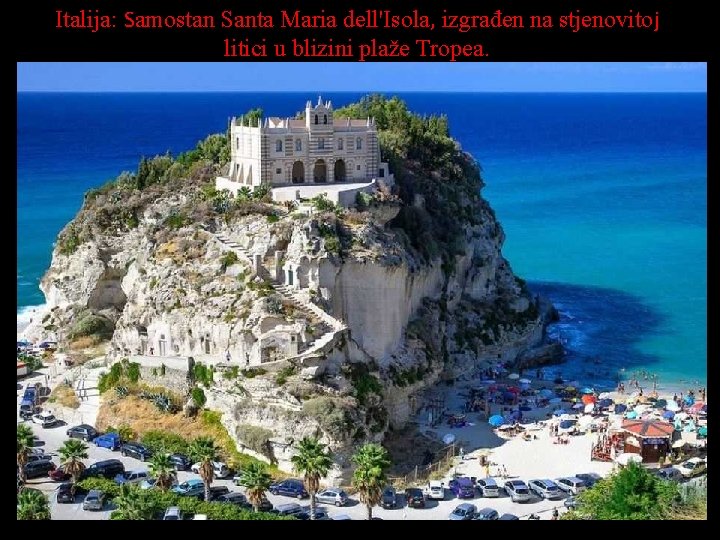 Italija: Samostan Santa Maria dell'Isola, izgrađen na stjenovitoj litici u blizini plaže Tropea. 