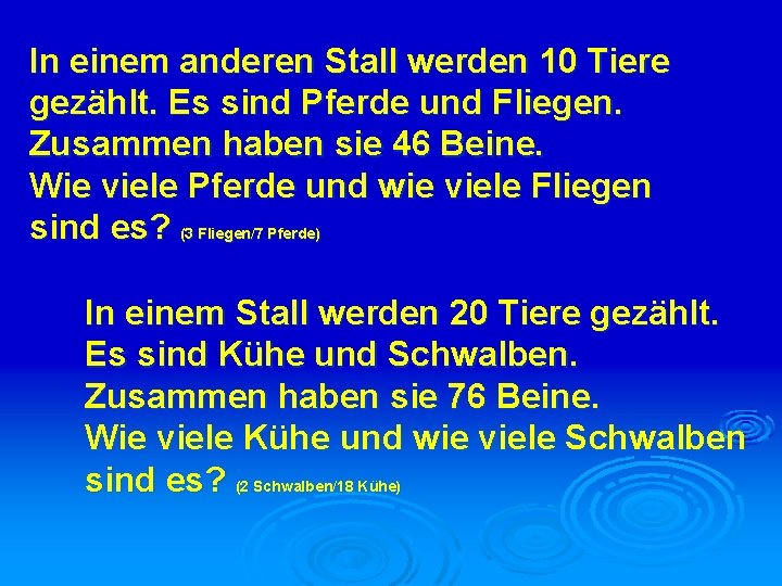 In einem anderen Stall werden 10 Tiere gezählt. Es sind Pferde und Fliegen. Zusammen