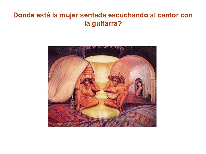 Donde está la mujer sentada escuchando al cantor con la guitarra? 