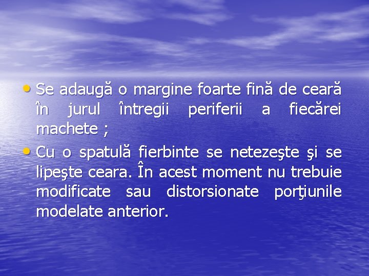  • Se adaugă o margine foarte fină de ceară în jurul întregii periferii