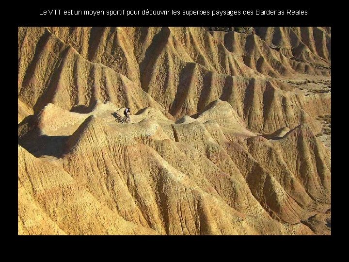 Le VTT est un moyen sportif pour découvrir les superbes paysages des Bardenas Reales.