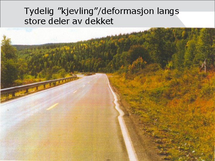 Tydelig ”kjevling”/deformasjon langs store deler av dekket 2003 19 