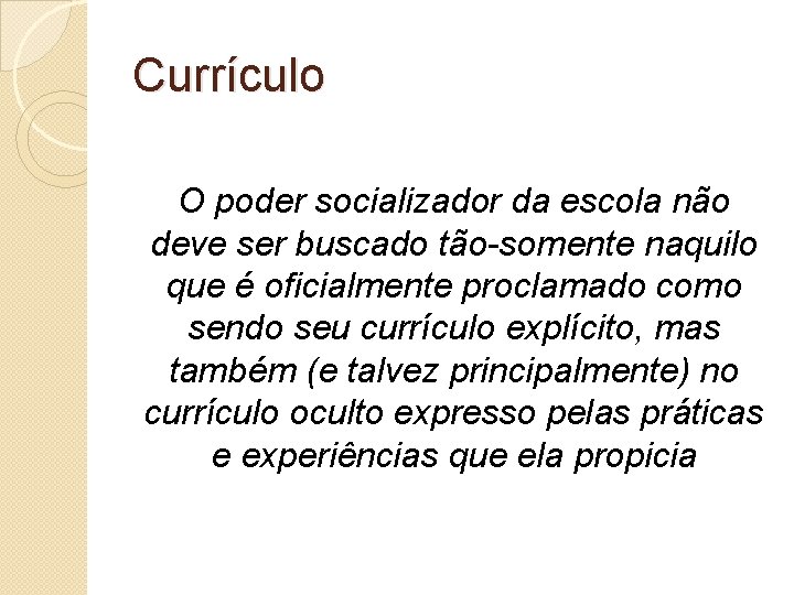 Currículo O poder socializador da escola não deve ser buscado tão-somente naquilo que é