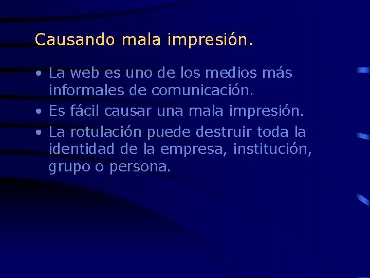 Causando mala impresión. • La web es uno de los medios más informales de