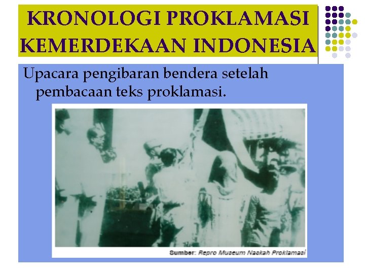 KRONOLOGI PROKLAMASI KEMERDEKAAN INDONESIA Upacara pengibaran bendera setelah pembacaan teks proklamasi. 