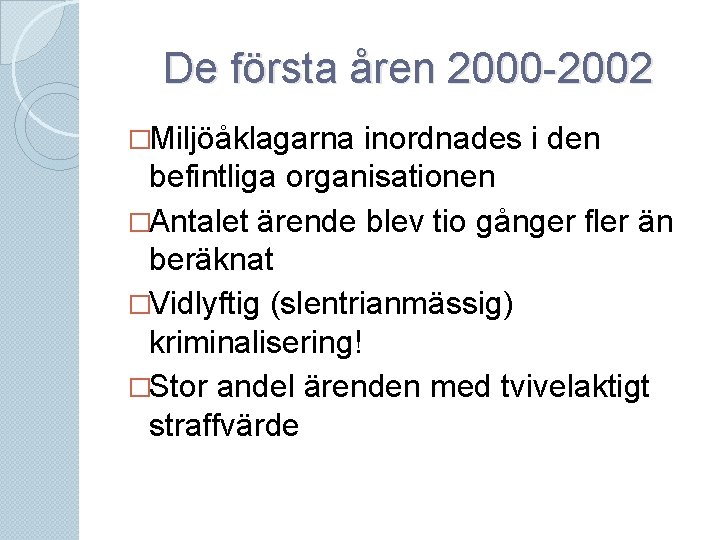 De första åren 2000 -2002 �Miljöåklagarna inordnades i den befintliga organisationen �Antalet ärende blev