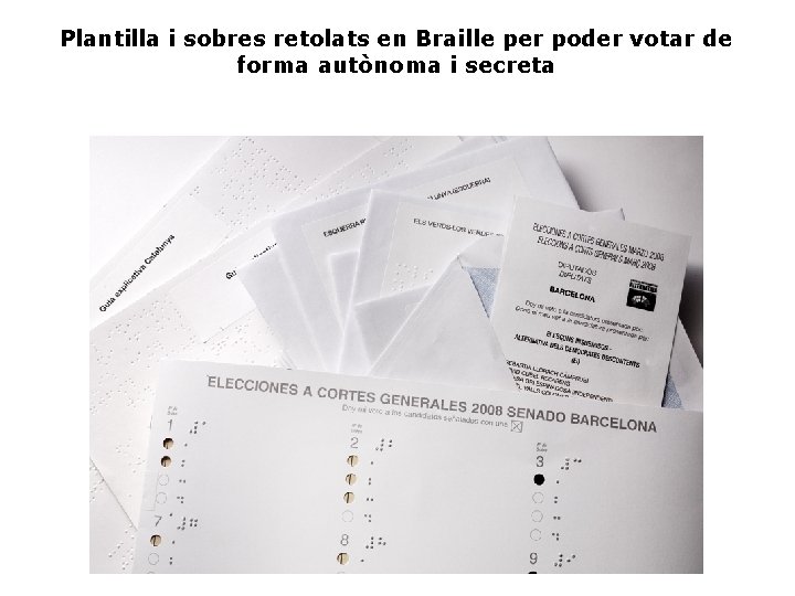 Plantilla i sobres retolats en Braille per poder votar de forma autònoma i secreta