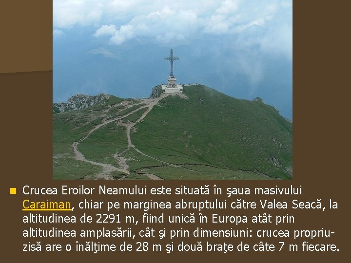 n Crucea Eroilor Neamului este situată în şaua masivului Caraiman, chiar pe marginea abruptului