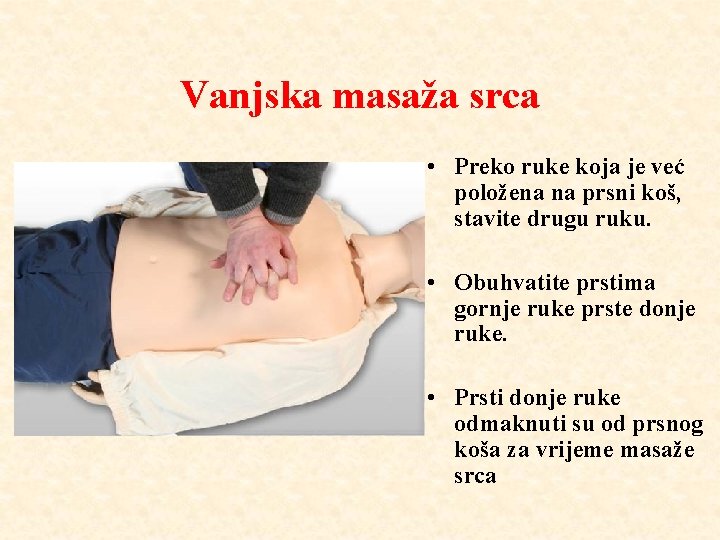 Vanjska masaža srca • Preko ruke koja je već položena na prsni koš, stavite