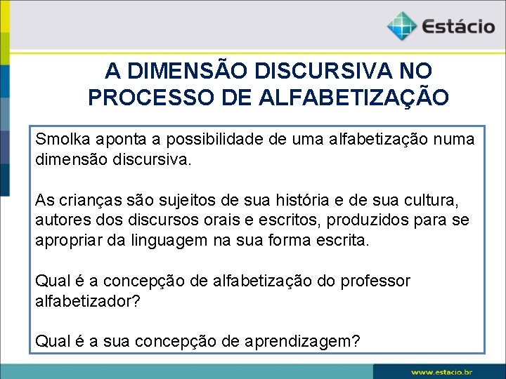 A DIMENSÃO DISCURSIVA NO PROCESSO DE ALFABETIZAÇÃO Smolka aponta a possibilidade de uma alfabetização