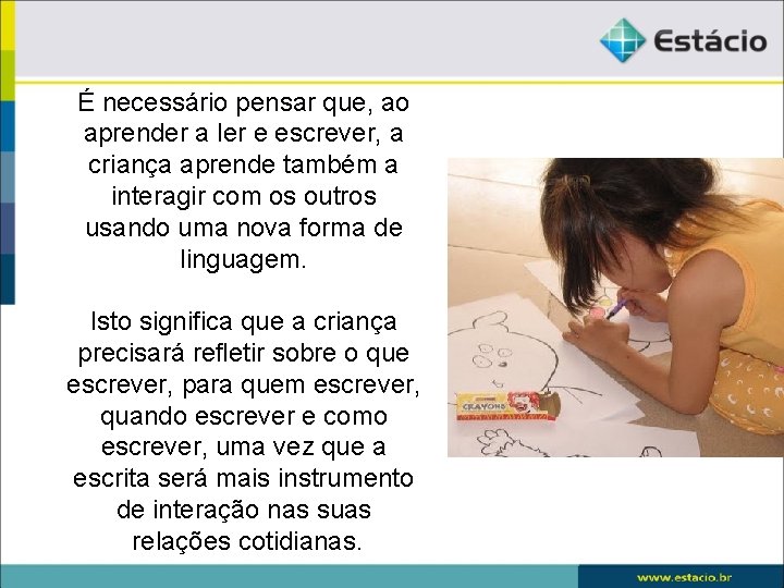 É necessário pensar que, ao aprender a ler e escrever, a criança aprende também