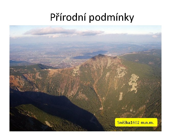 Přírodní podmínky • • Na severu a severovýchodě se rozkládají pohoří Krkonoše a Orlické