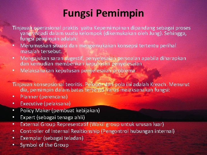 Fungsi Pemimpin Tinjauan operasional praktis yaitu Kepemimpinan dipandang sebagai proses yang terjadi dalam suatu