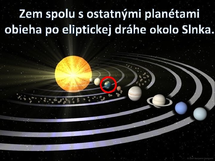 Zem spolu s ostatnými planétami obieha po eliptickej dráhe okolo Slnka. 