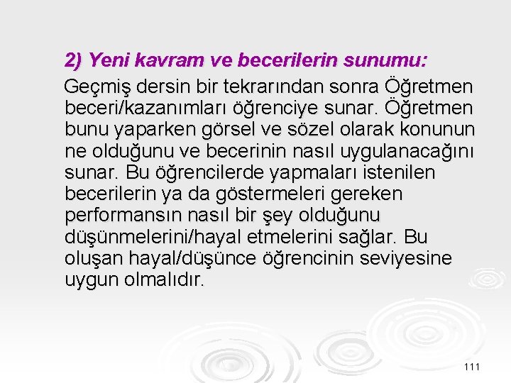 2) Yeni kavram ve becerilerin sunumu: Geçmiş dersin bir tekrarından sonra Öğretmen beceri/kazanımları öğrenciye