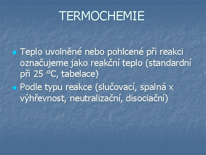 TERMOCHEMIE n n Teplo uvolněné nebo pohlcené při reakci označujeme jako reakční teplo (standardní