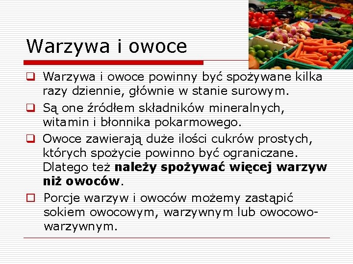 Warzywa i owoce q Warzywa i owoce powinny być spożywane kilka razy dziennie, głównie