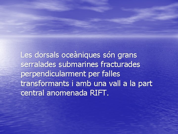 Les dorsals oceàniques són grans serralades submarines fracturades perpendicularment per falles transformants i amb
