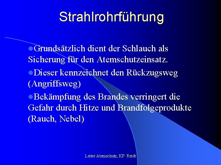 Strahlrohrführung l. Grundsätzlich dient der Schlauch als Sicherung für den Atemschutzeinsatz. l. Dieser kennzeichnet